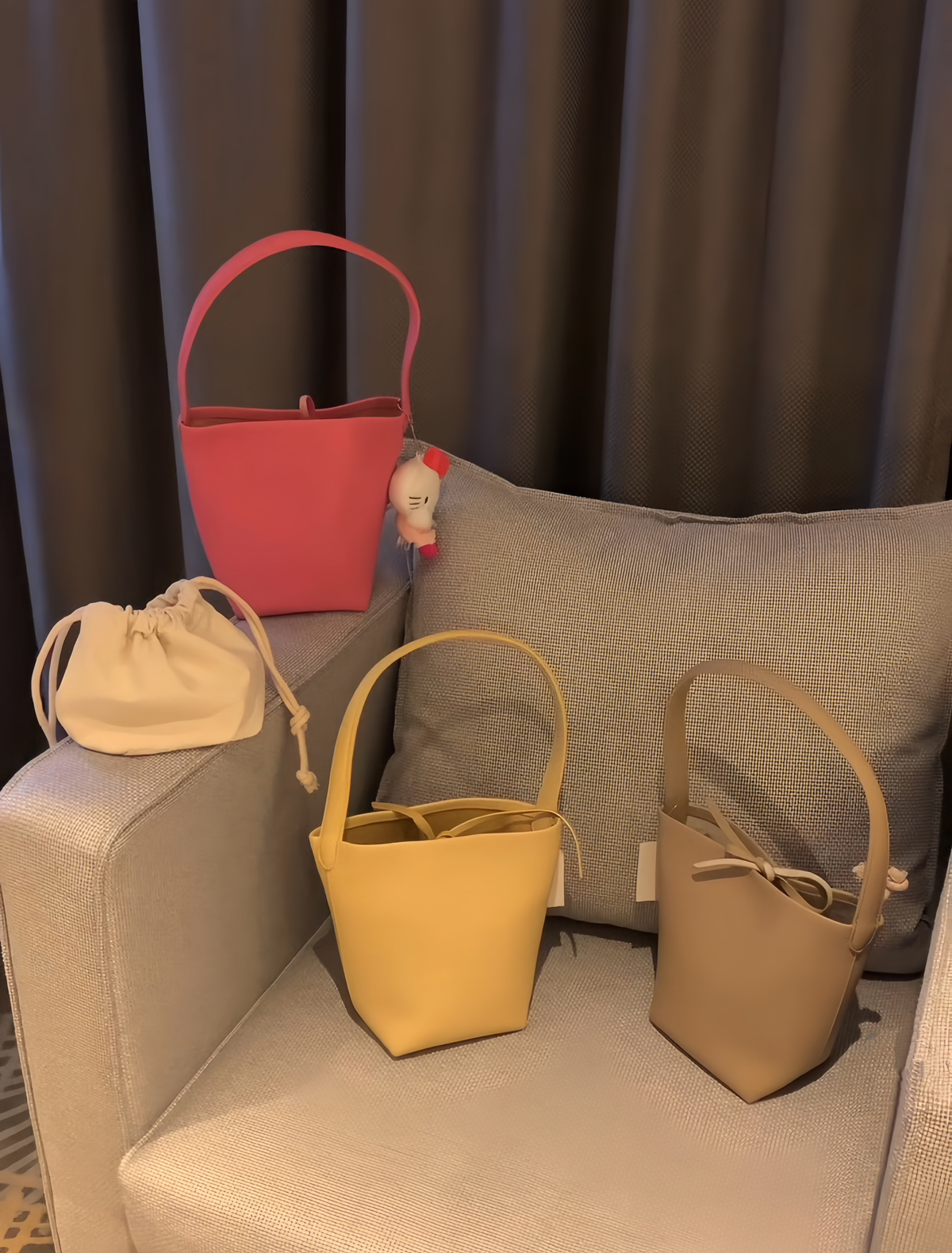 ANNA AMMONS Minimalist Leather Bucket Bag - Chic Vibrant Shoulder Bag with Inner Pouch - ANNA AMMONS